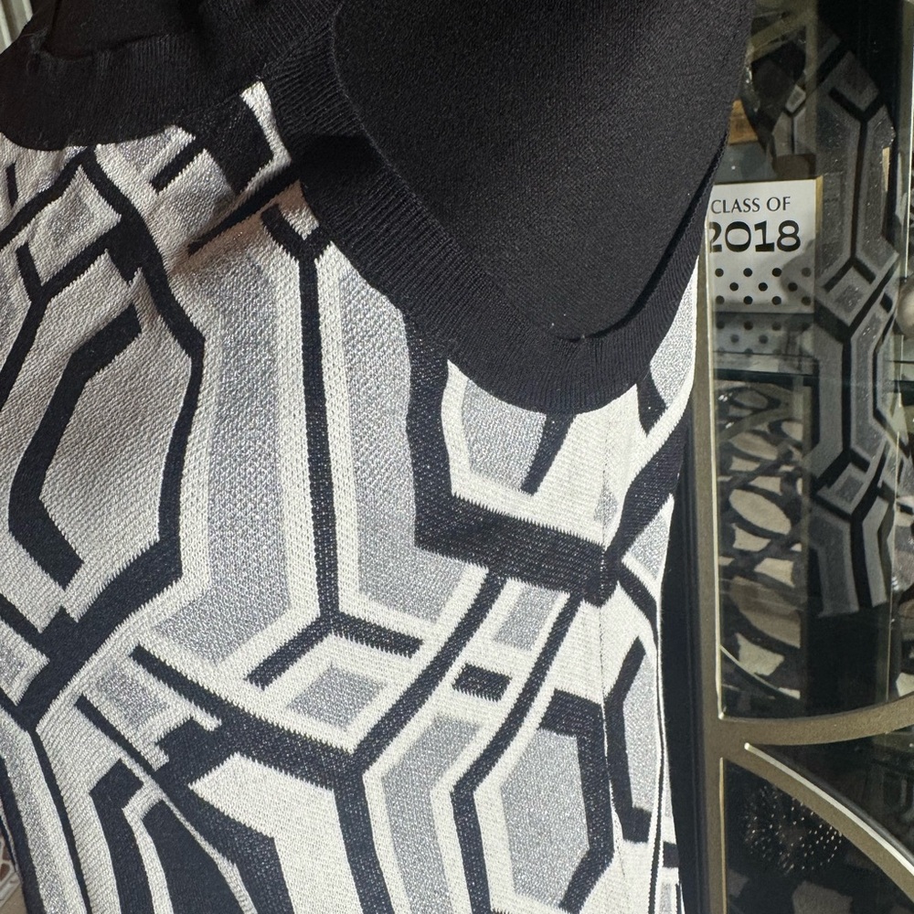 INC International Concepts Black and White Graphic Tank Top - Picture 5 of 6